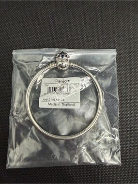 Pandora Moments Disney’s Stitch Biting Clasp Bangle 591683C01-17cm 6.7inch